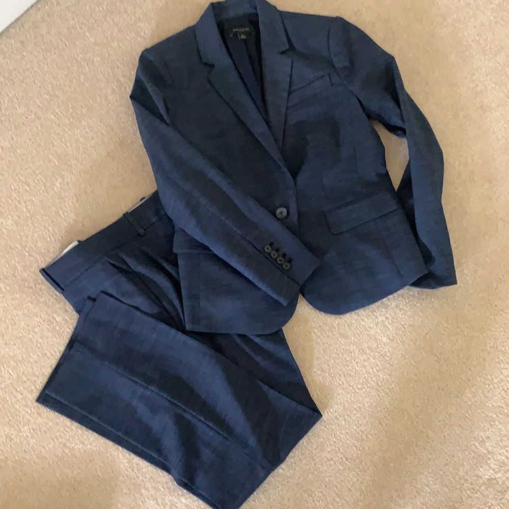 Ann Taylor navy blue suit 6P jacket and 8p pants